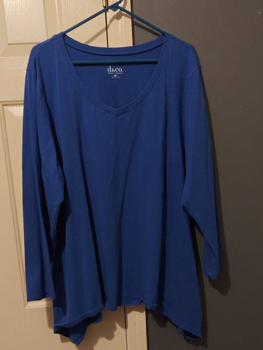 Women's V-Neck Long Sleeve Top in Royal Blue